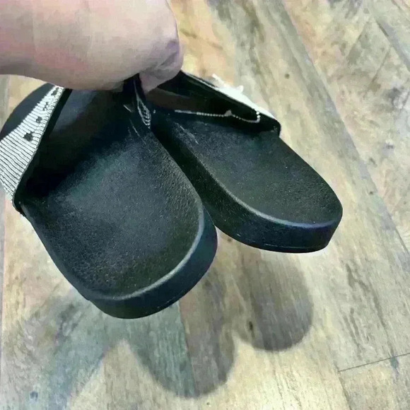 True Religion Meyer Pool Slide Size 8 - Picture 7 of 7